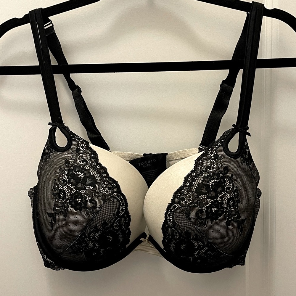 🤍🖤Excellent Condition Torrid Bra 40DD🤍🖤